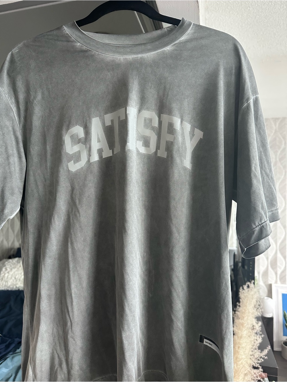 Satisfy Auralite University Grey